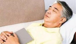 娱乐吃瓜君半夜睡不着